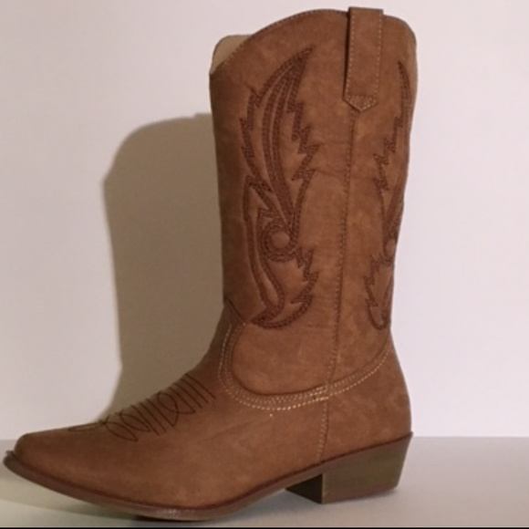 Shoes - Ladies Tan Cowboy Boot